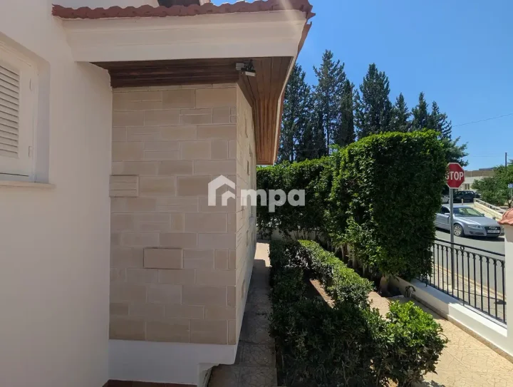Detached house for rent 700 m² in Nicosia, Strovolos - Acropolis