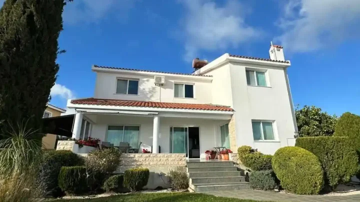 Detached house for rent 250 m² in Paphos, Armou