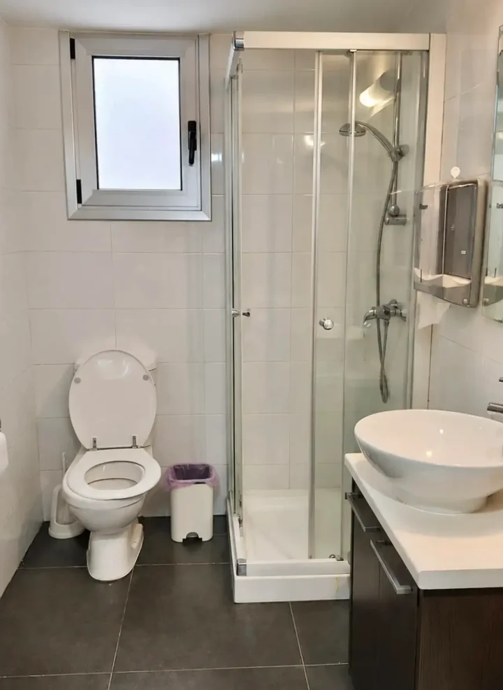 Trading area 72 m² for rent in Limassol, Limassol - Kapsalos