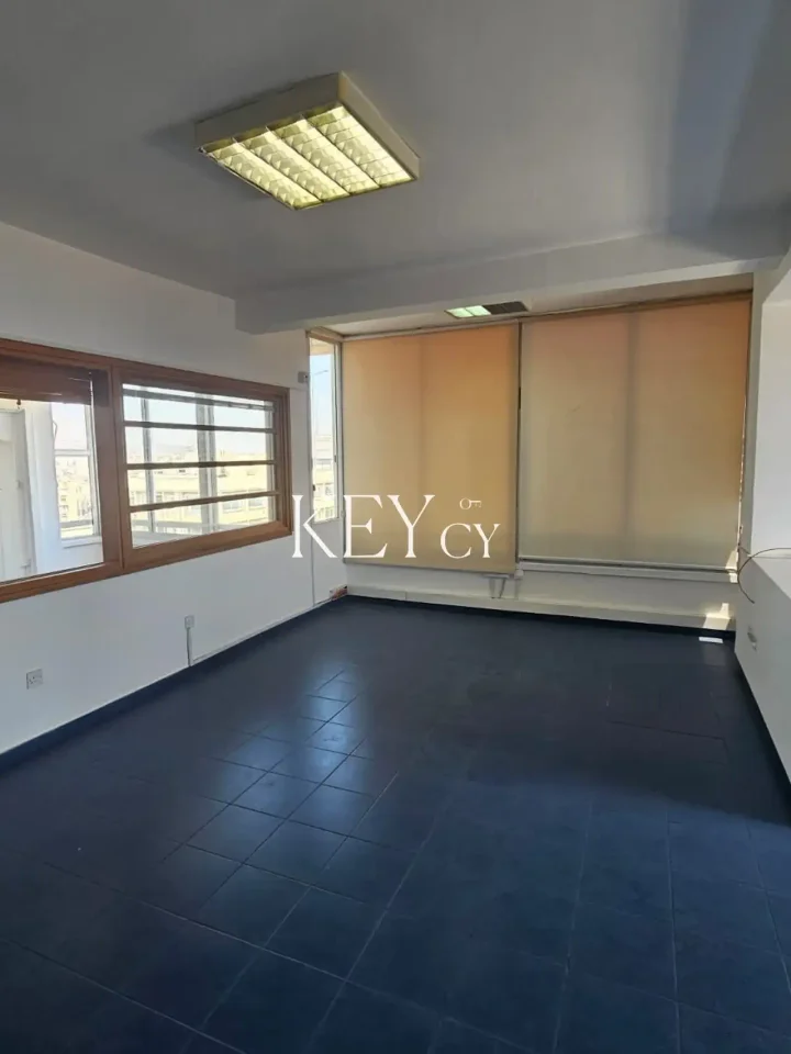 Office 150 m² for rent in Limassol, Limassol - Agia Zoni