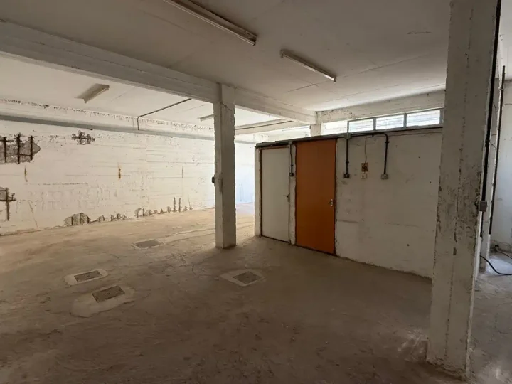 Warehouse 180 m² for rent in Limassol, Limassol - Omonia
