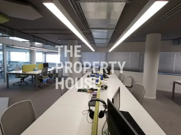 Office 400 m² for rent in Limassol, Historical Center