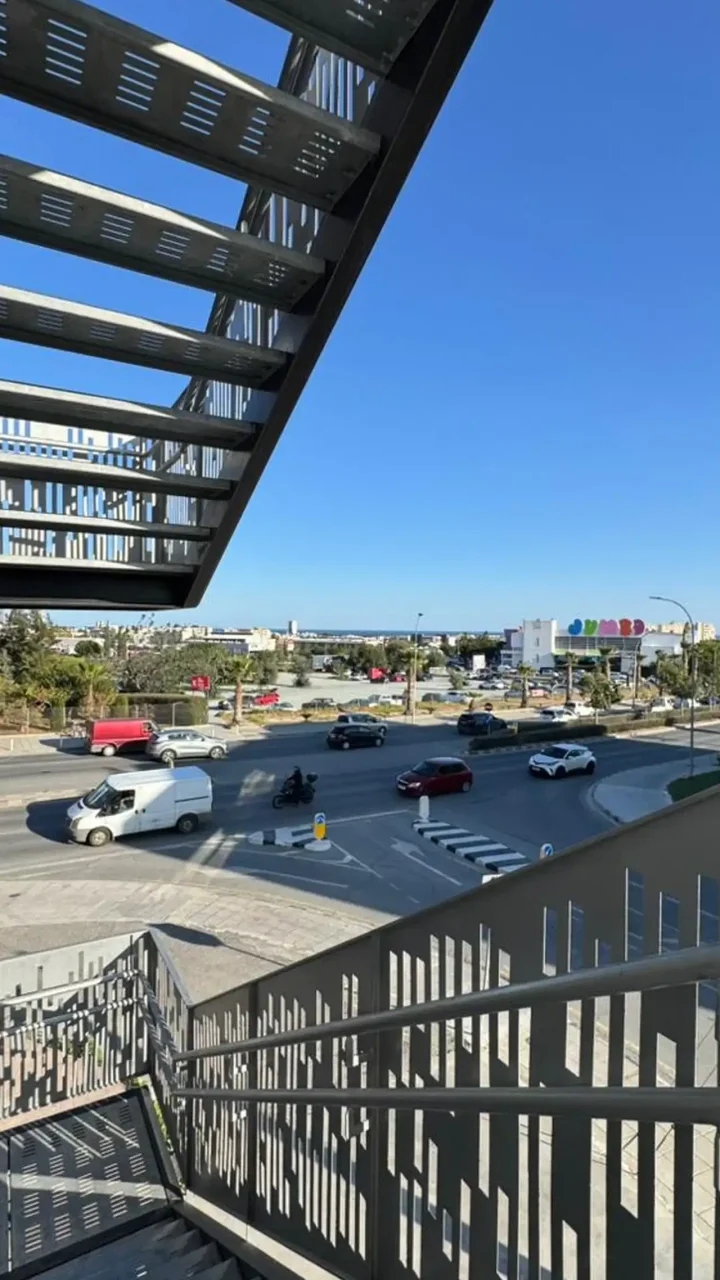 Office 640 m² for rent in Limassol, Agios Athanasios