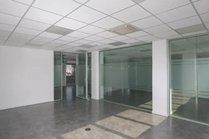 Office 500 m² for rent in Limassol, Limassol - Omonia