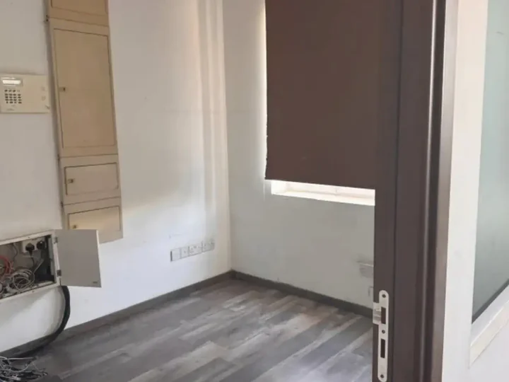 Commercial properties 216 m² for rent in Nicosia, Aglantzia