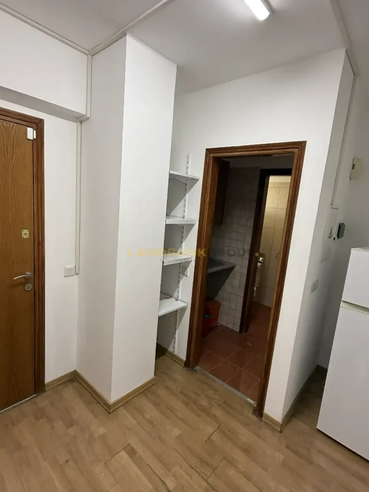 Office 160 m² for rent in Nicosia, Agioi Omologites