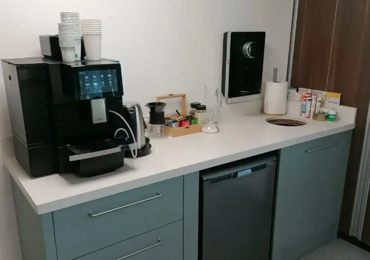 Office 582 m² for rent in Limassol, Limassol - Agia Zoni