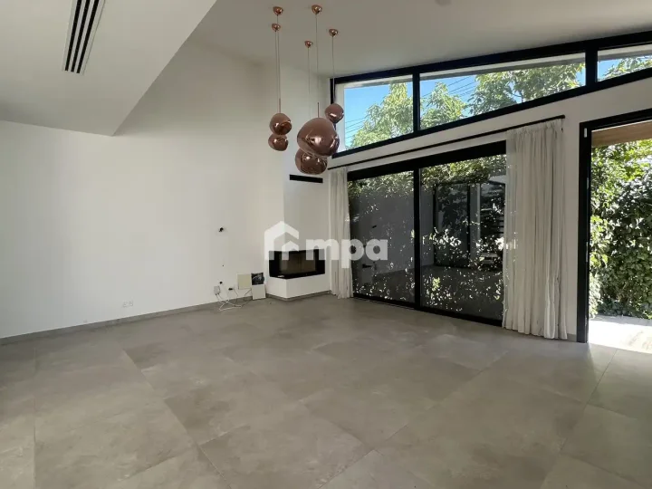 Отдельный дом в аренду 180 м² в Nicosia, Strovolos - Stavros