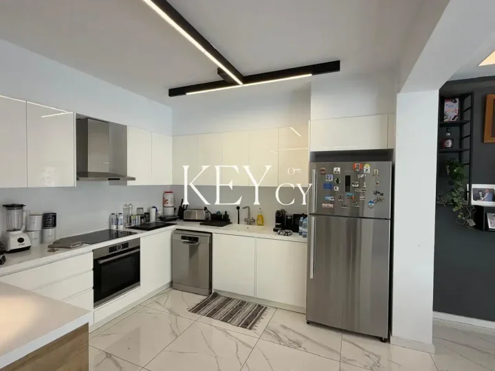 3-bedroom apartments for rent 198 m² in Limassol, Limassol - Mesa Geitonia