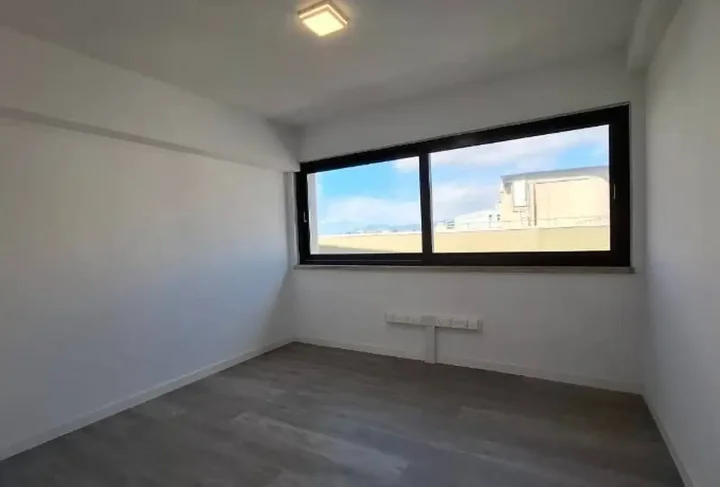 Office 95 m² for rent in Nicosia, Nicosia - Trypiotis