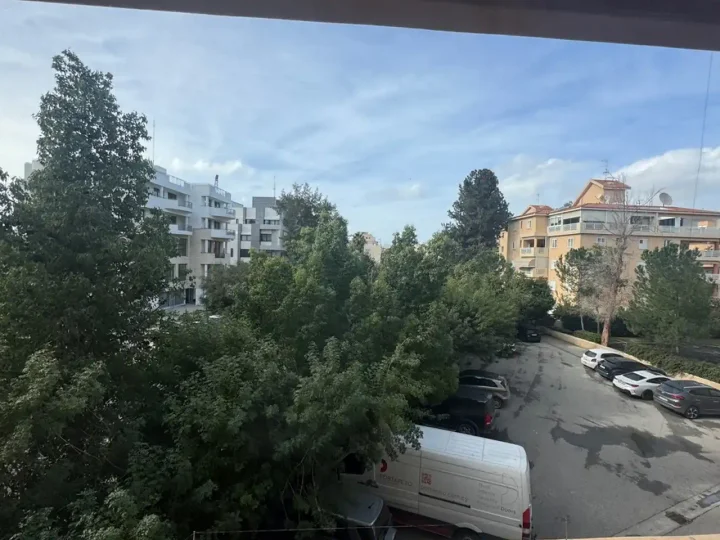 Office 165 m² for rent in Nicosia, Agioi Omologites