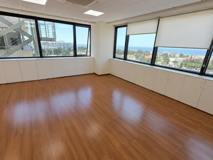 Office 460 m² for rent in Paphos, Paphos - Agios Theodoros