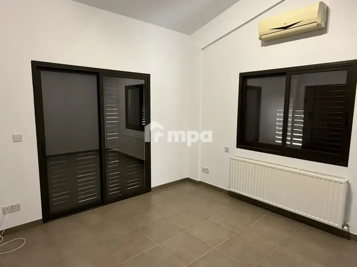 Detached house for rent 220 m² in Nicosia, Strovolos - Stavros