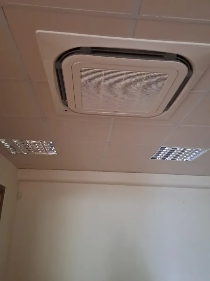 Office 242 m² for rent in Limassol, Limassol - Agios Nicolaos