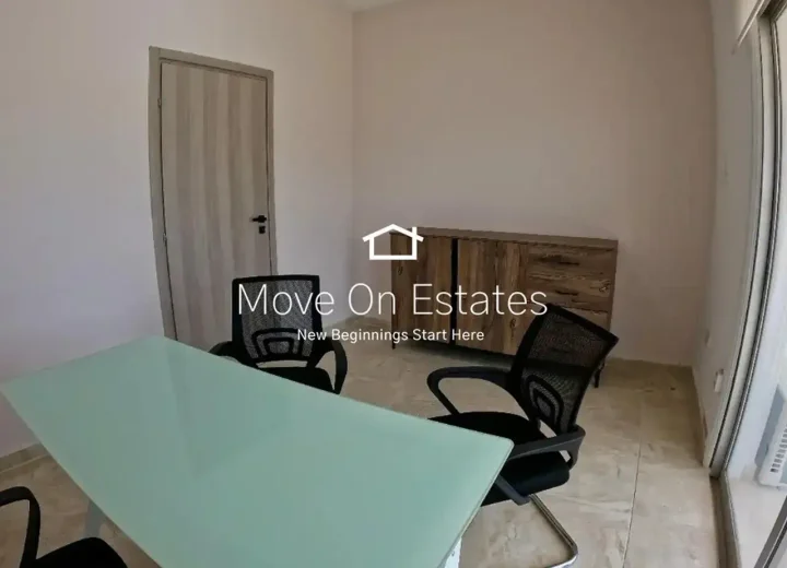 Office 25 m² for rent in Larnaca, Larnaka - Chrysopolitissa