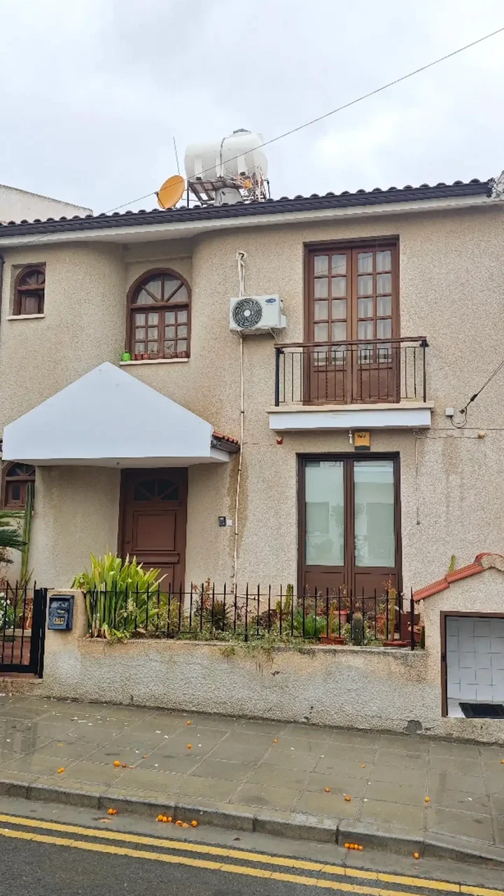 3-bedroom semi-detached house for rent 180 m² in Nicosia, Palouriotissa