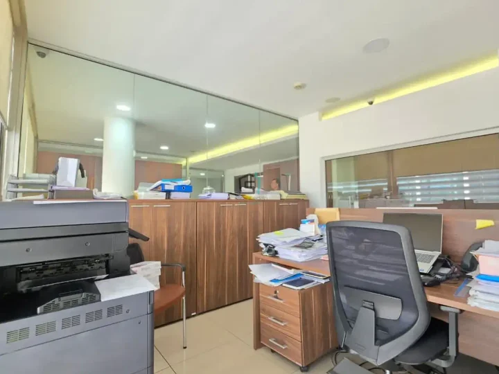 Office 150 m² for rent in Limassol, Limassol - Kapsalos