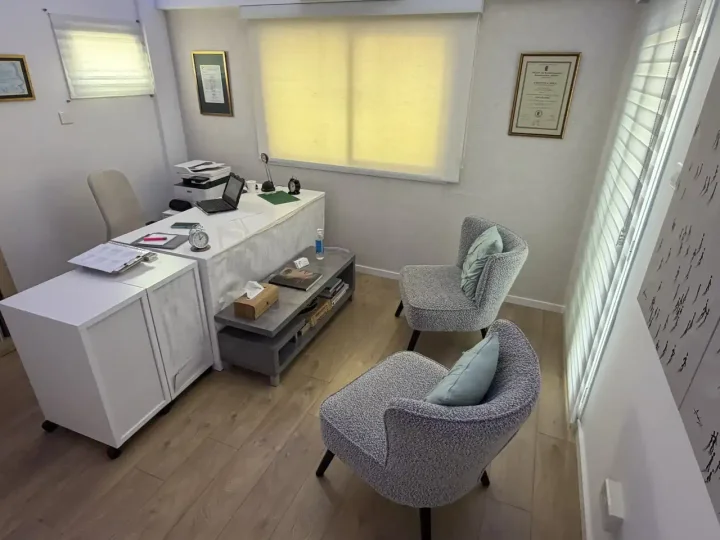 Office 100 m² for rent in Nicosia, Agioi Omologites