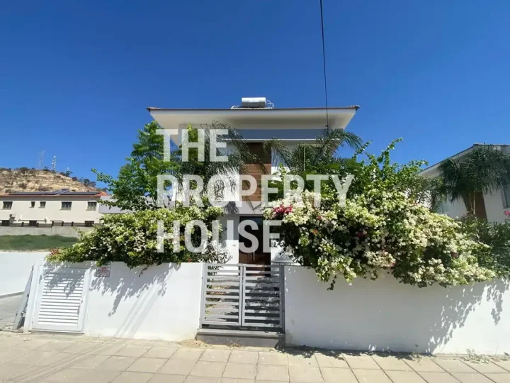 4-bedroom detached house for rent 230 m² in Larnaca, Oroklini