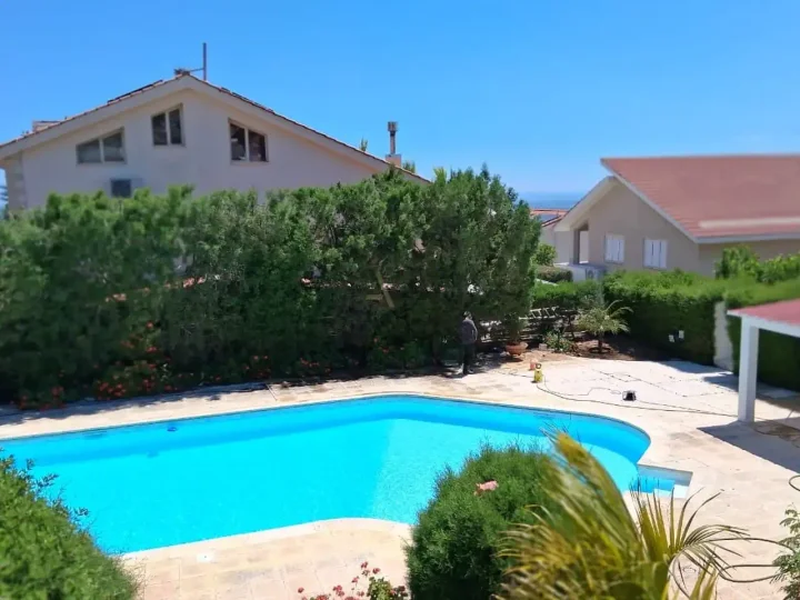 Villa for rent 200 m² in Limassol, Limassol - Agia Fyla