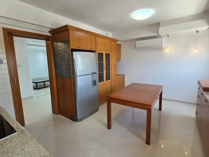 Office 185 m² for rent in Limassol, Limassol - Mesa Geitonia