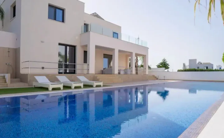 Villa for rent 300 m² in Paphos, Pegeia