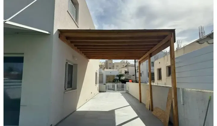 4-bedroom semi-detached house for rent 250 m² in Limassol, Limassol - Mesa Geitonia