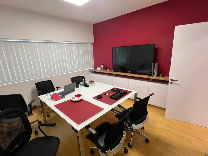 Office 100 m² for rent in Limassol, Limassol - Agia Triada
