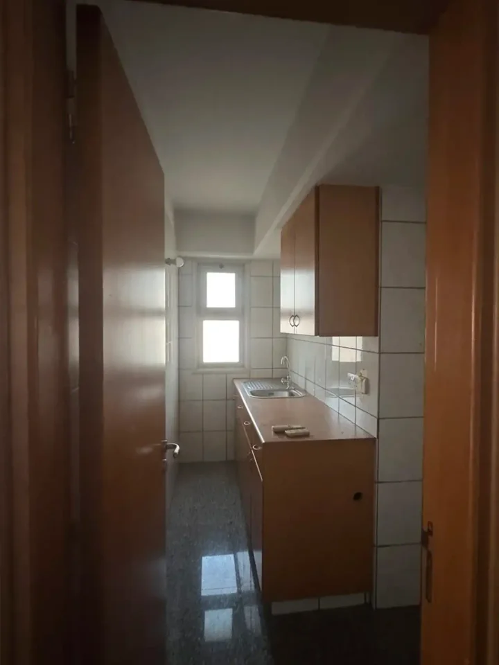 Office 800 m² for rent in Limassol, Limassol - Omonia