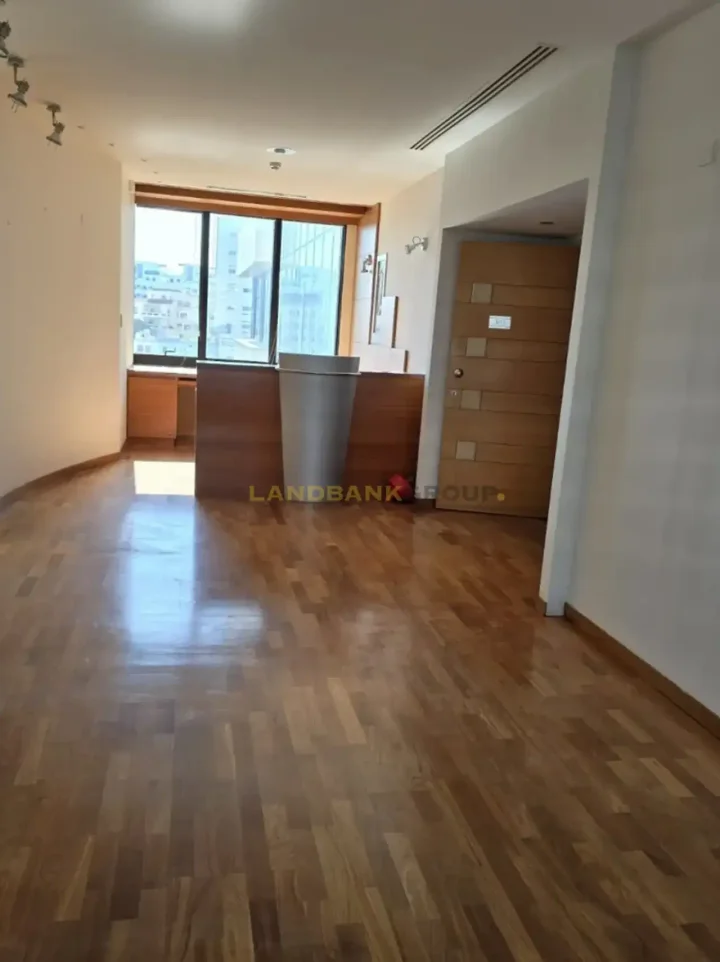 Office 254 m² for rent in Nicosia, Agioi Omologites