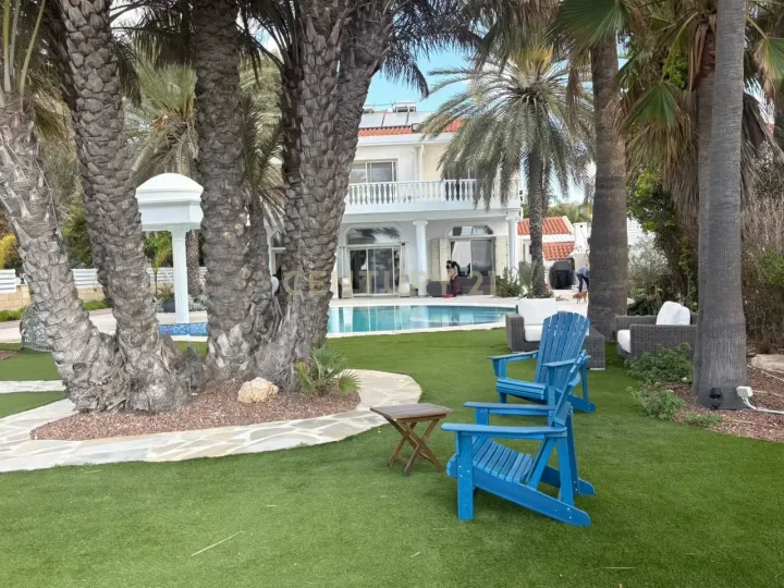 5-bedroom villa for rent 400 m² in Larnaca, Meneou