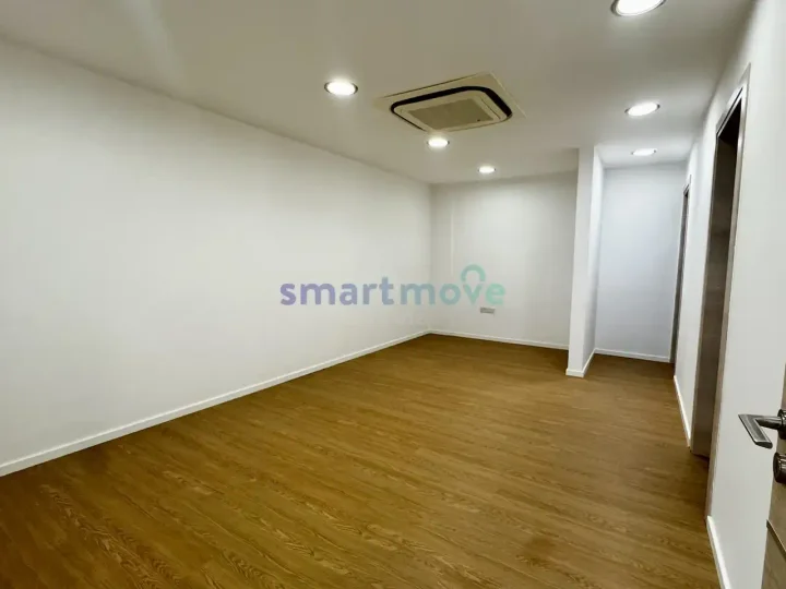 Office 300 m² for rent in Limassol, Agios Athanasios