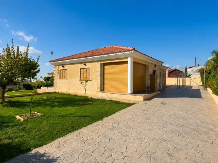 Detached house for rent 180 m² in Limassol, Apesia