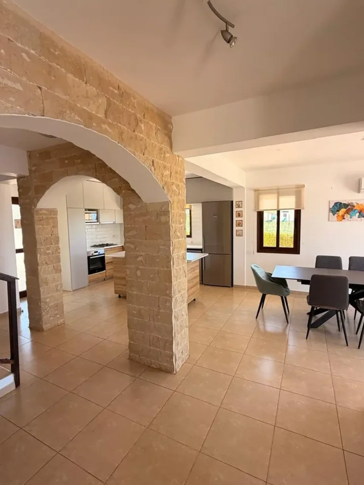 Villa for rent 270 m² in Paphos, Pegeia