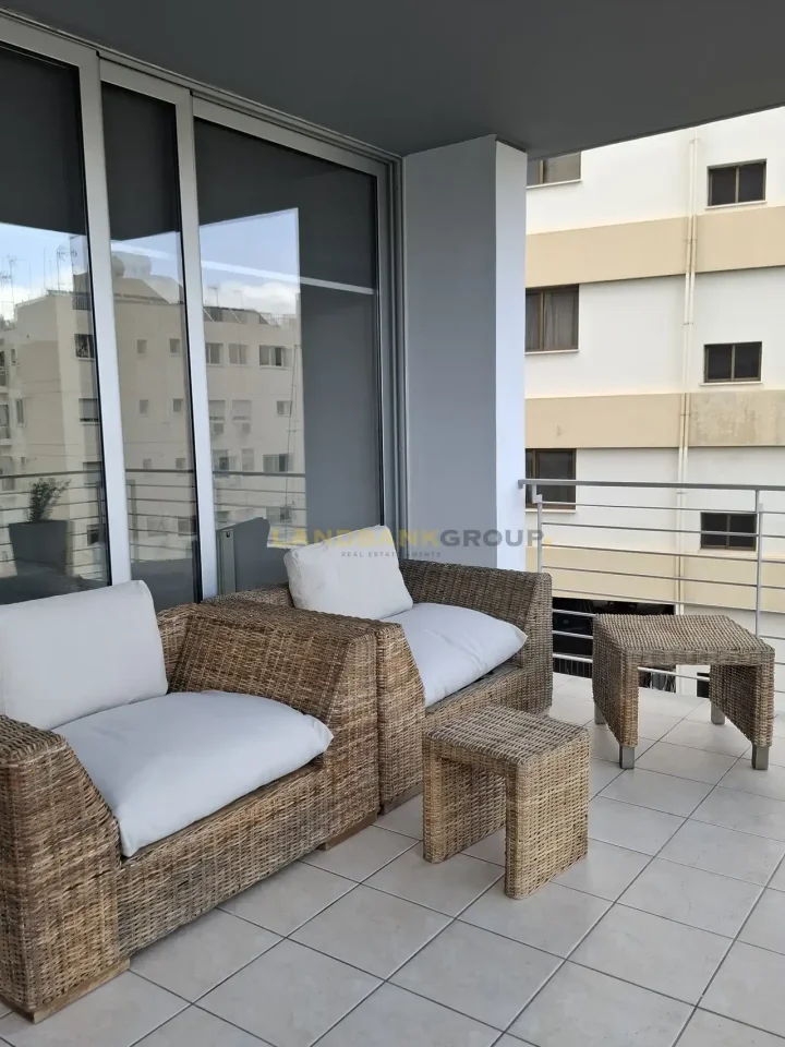 Apartments for rent 110 m² in Nicosia, Agioi Omologites