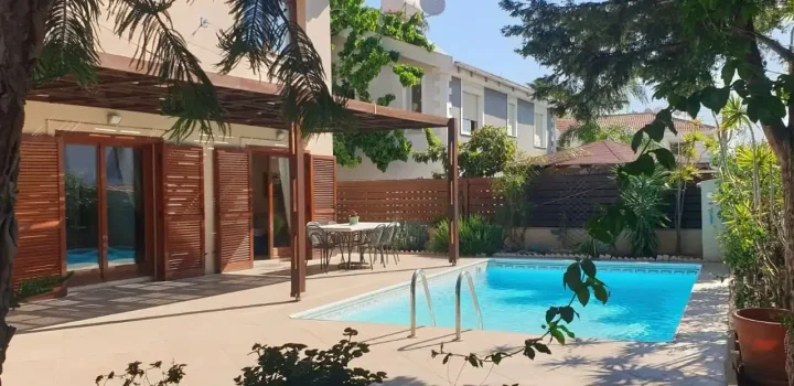Detached house for rent 300 m² in Limassol, Limassol - Linopetra