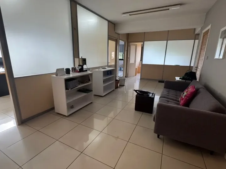Office 165 m² for rent in Nicosia, Agioi Omologites