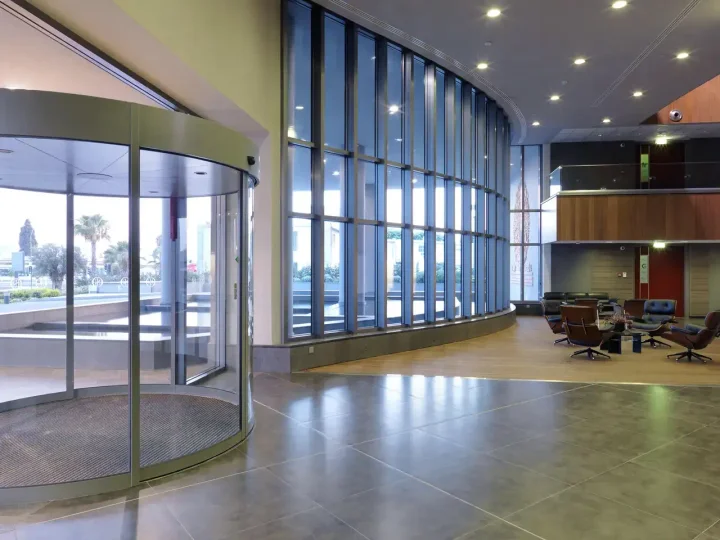 Office 583 m² for rent in Limassol, Limassol - Omonia