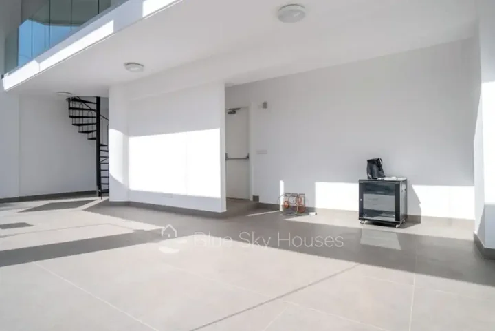 Office 112 m² for rent in Limassol, Limassol - Petrou Kai Pavlou