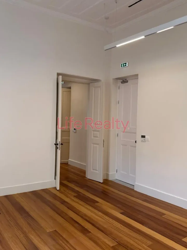 Офис 400 м² в аренду в Limassol, Historical Center