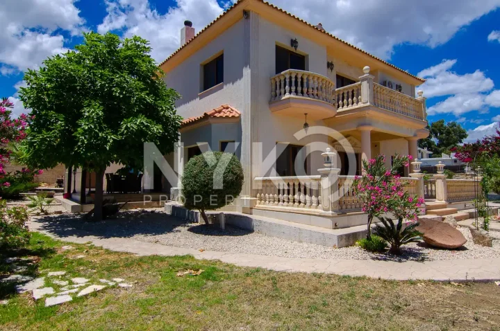 Detached house for rent 300 m² in Limassol, Parekklisia
