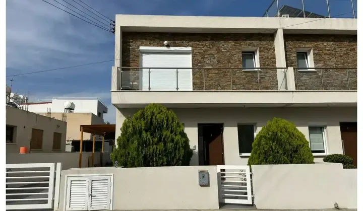 4-bedroom semi-detached house for rent 250 m² in Limassol, Limassol - Mesa Geitonia