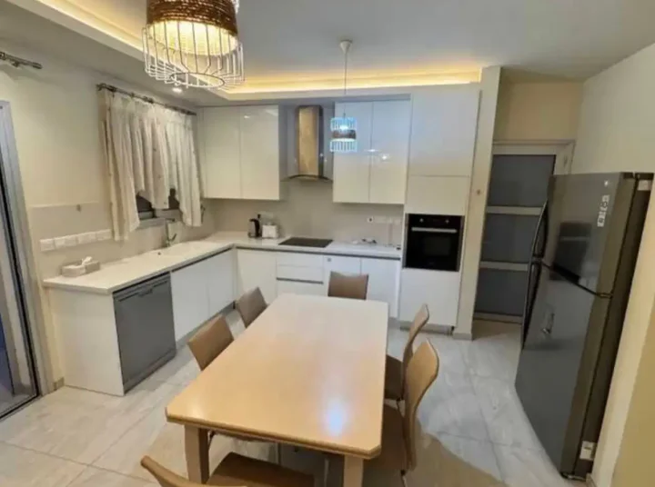 3-спальная двухквартирный дом в аренду 190 м² в Limassol, Kato Polemidia