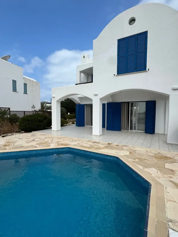 Villa for rent 200 m² in Paphos, Chlorakas
