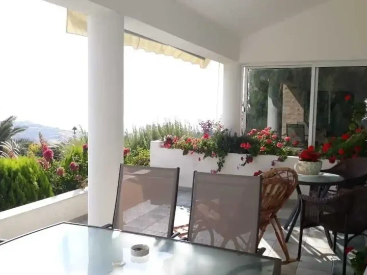 Detached house for rent 250 m² in Paphos, Armou