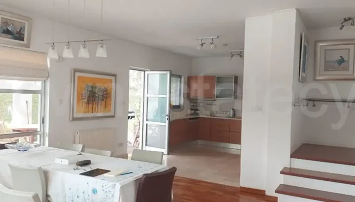 3-bedroom detached house for rent 220 m² in Limassol, Episkopi Lemesou