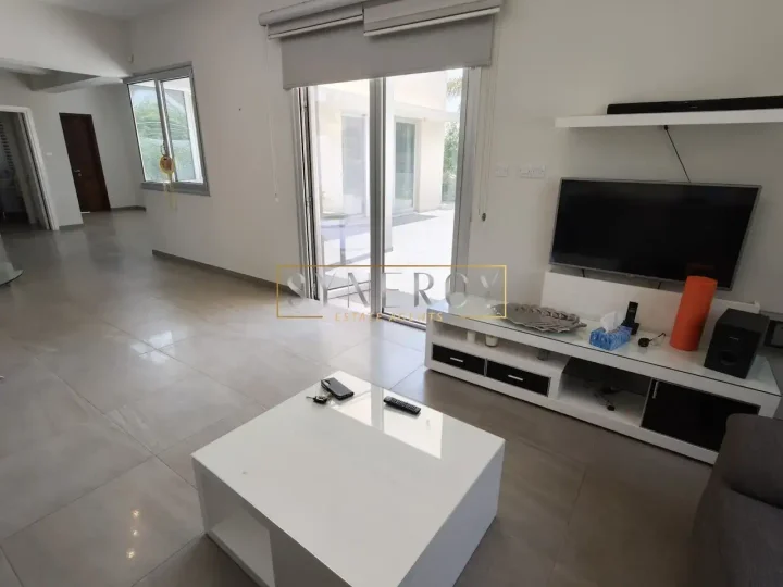 Μονοκατοικία προς ενοικίαση 244 μ² στην τοποθεσία Nicosia, Latsia - Agios Georgios