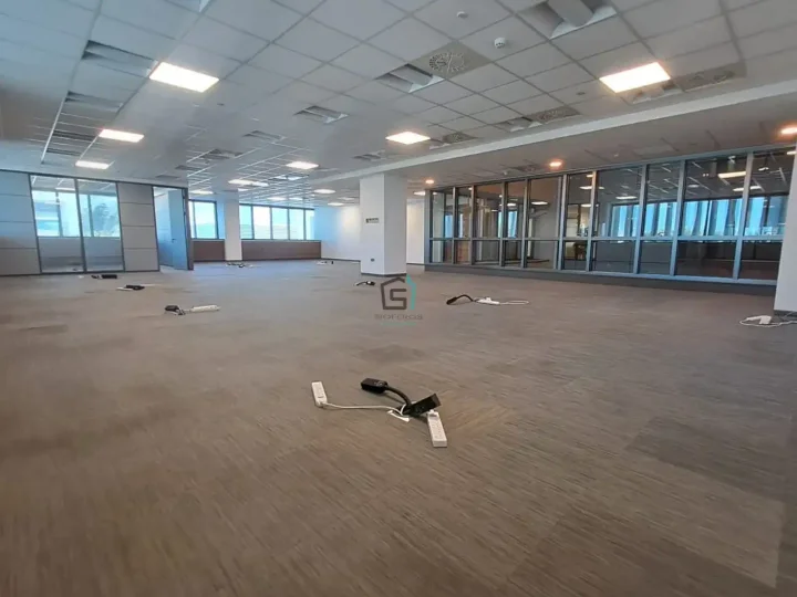 Office 500 m² for rent in Limassol, Limassol - Omonia