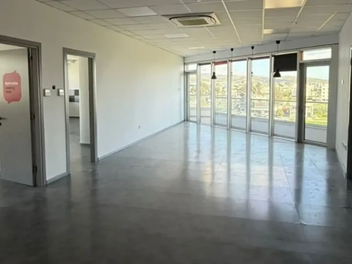 Office 434 m² for rent in Limassol, Limassol - Neapolis