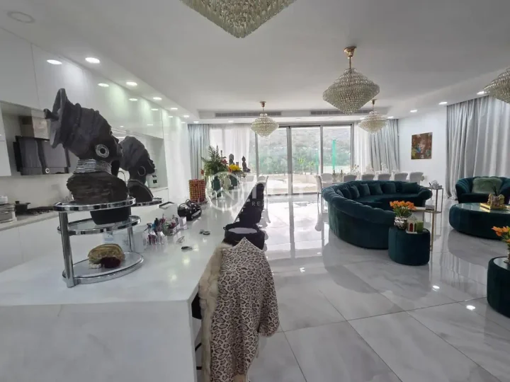 Villa for rent 1350 m² in Limassol, Parekklisia